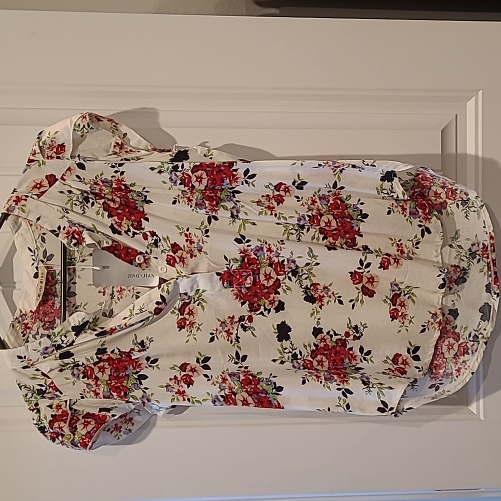 New with tags Womens  blouse